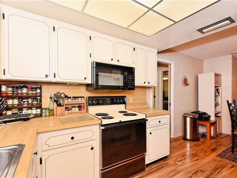 3180 Arapaho Street, Sarasota, FL 34231 ListReports