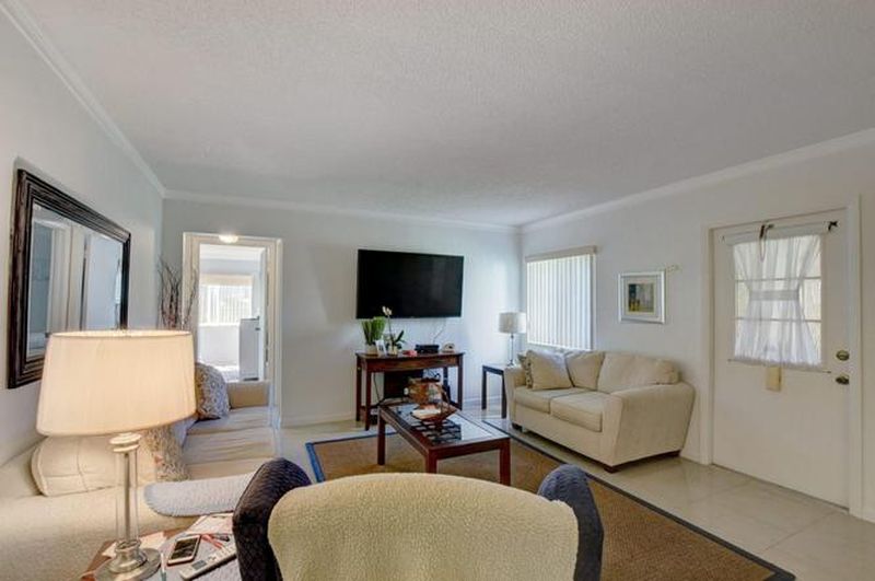 304 Pine Ridge Circle B1, Greenacres, FL 33463 ListReports