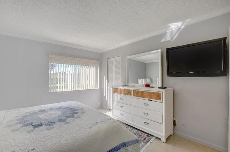 304 Pine Ridge Circle B1, Greenacres, FL 33463 ListReports