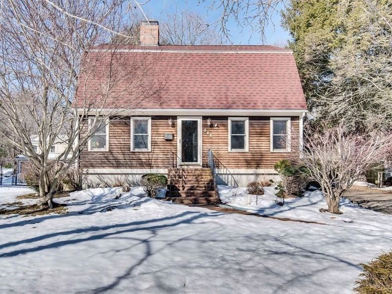 111 Thicket St, Weymouth, MA 02190 ListReports