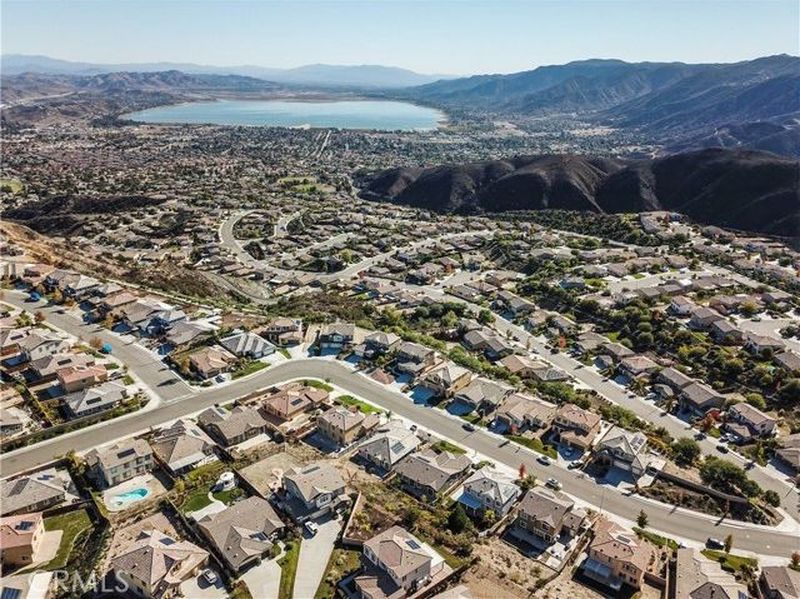 29230 Crescent Ridge Drive, Lake Elsinore, CA 92530 ListReports