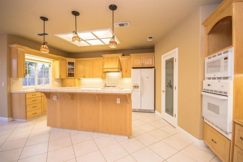 9691 Swan Lake Drive, Granite Bay, CA 95746 ListReports