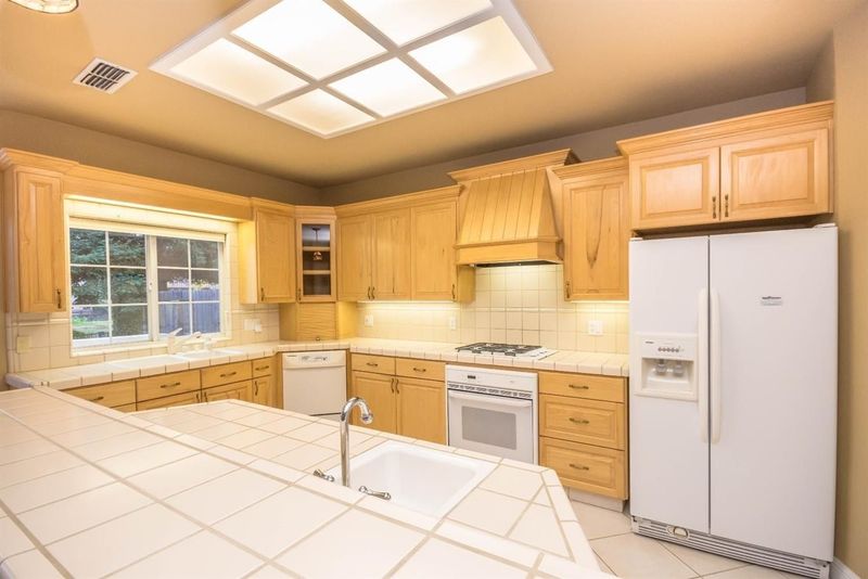 9691 Swan Lake Drive, Granite Bay, CA 95746 ListReports