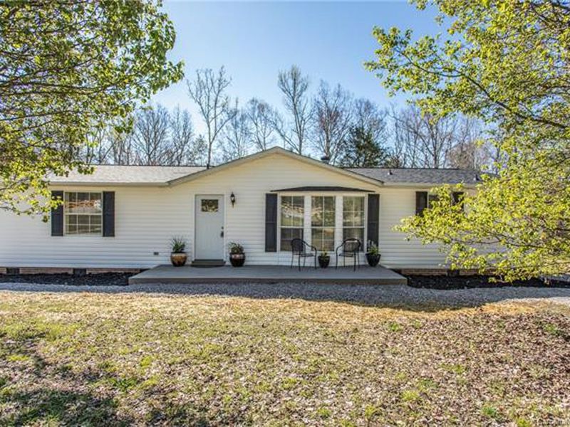 433 Sutton Spring Road, York, SC 297457300 ListReports
