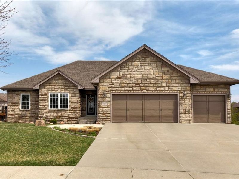 16219 Tanglewood Dr, Urbandale, IA 50323 ListReports