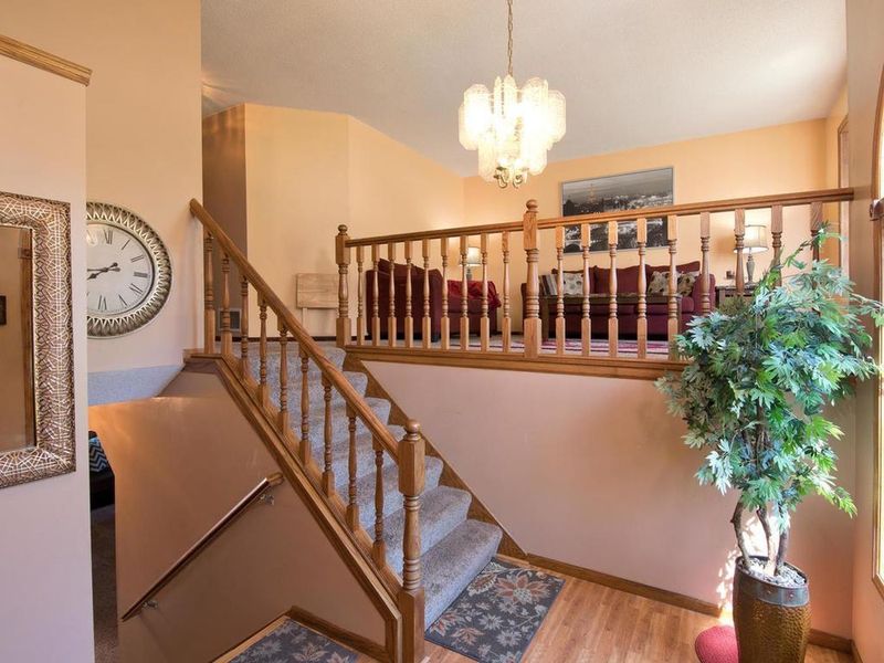 2091 Lydia Ave E, Maplewood MN 55109 ListReports