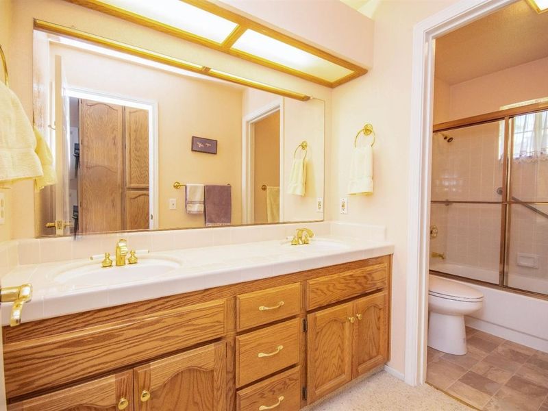 11220 Rosemary Drive, Auburn, CA 95603 ListReports