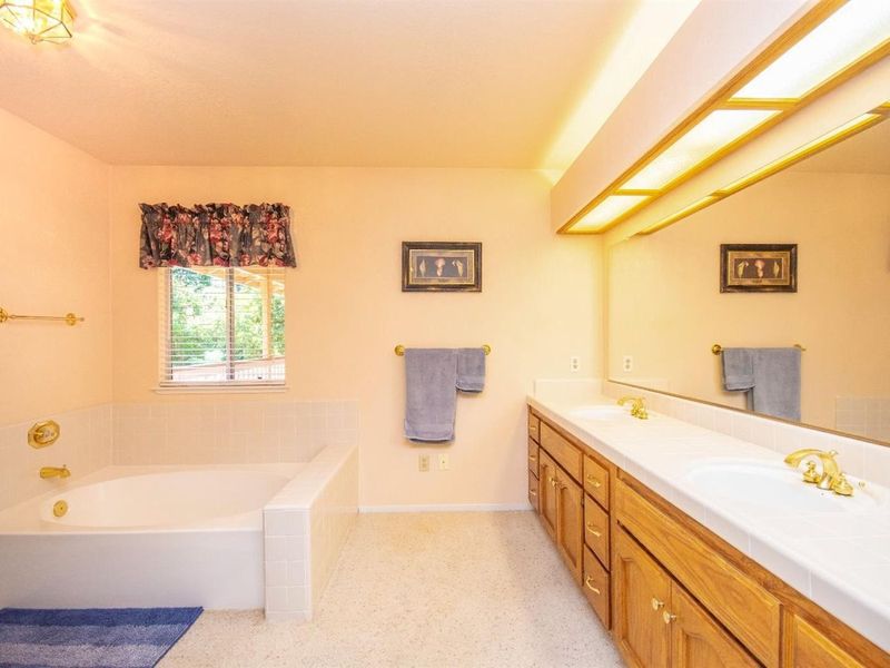 11220 Rosemary Drive, Auburn, CA 95603 ListReports