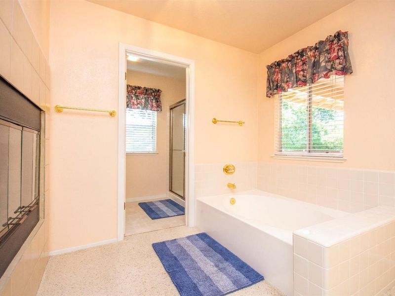 11220 Rosemary Drive, Auburn, CA 95603 ListReports