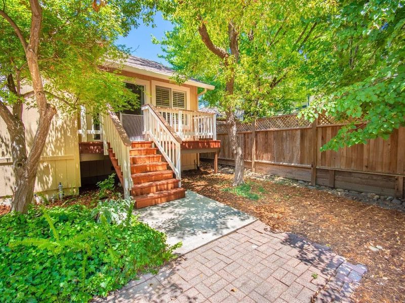 11220 Rosemary Drive, Auburn, CA 95603 ListReports