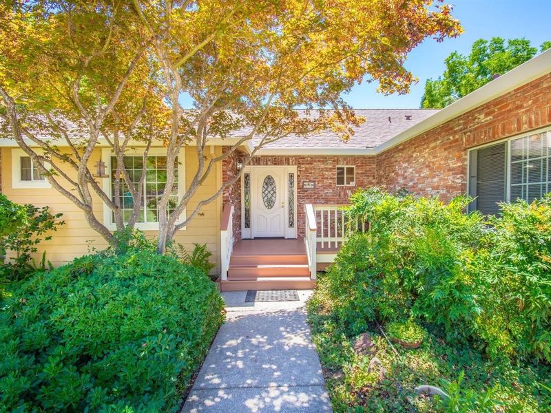 11220 Rosemary Drive, Auburn, CA 95603 ListReports