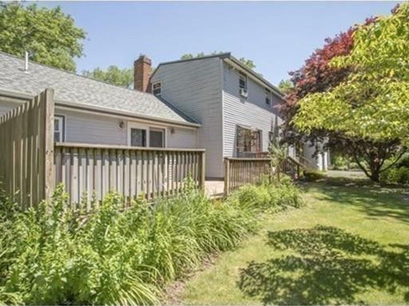 2359 Horton St, North Dighton, MA 02764 ListReports