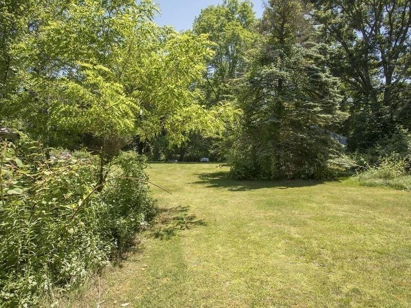 2359 Horton St, North Dighton, MA 02764 ListReports