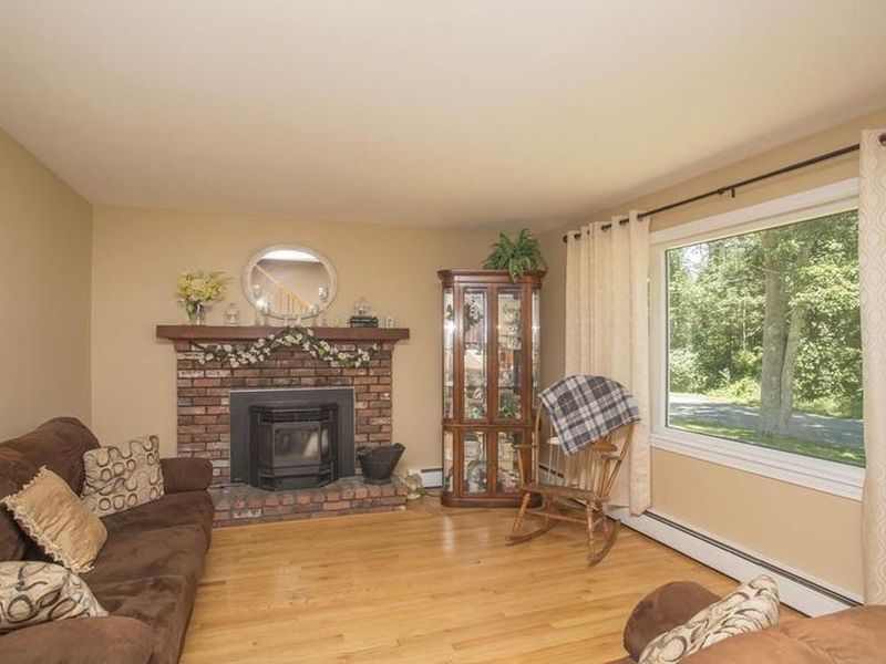 2359 Horton St, North Dighton, MA 02764 ListReports