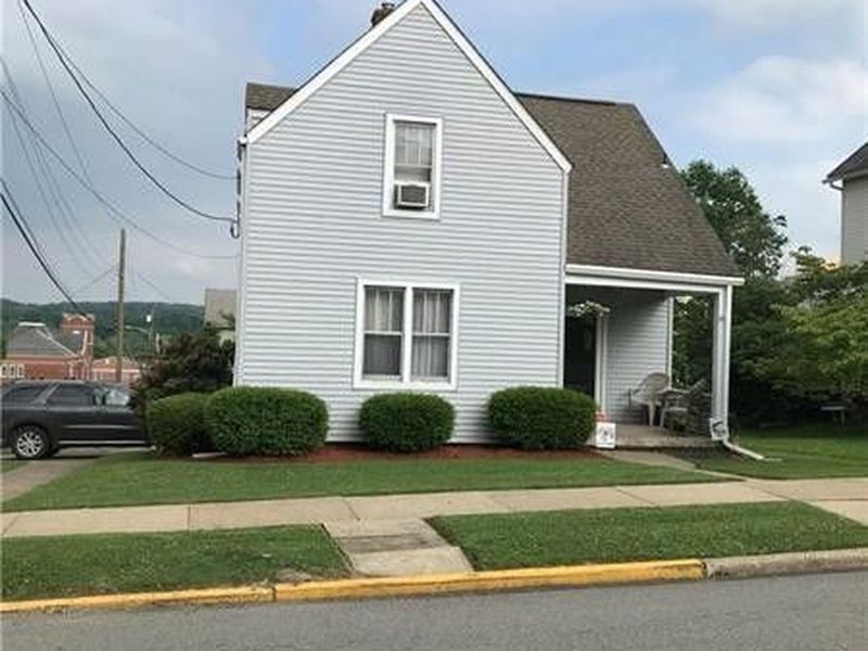 10 N 6th St, Youngwood, PA 15697 ListReports