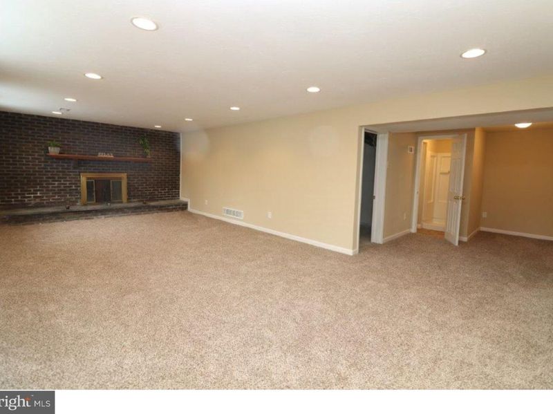 2 Regal Court Newark DE 19713 ListReports