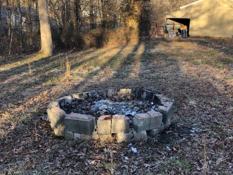 1385 Parkway Drive, Bismarck, MO 63624 ListReports