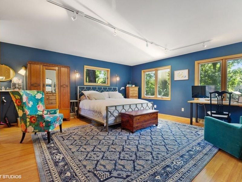 2732 West River Parkway, Minneapolis, MN 55406 ListReports