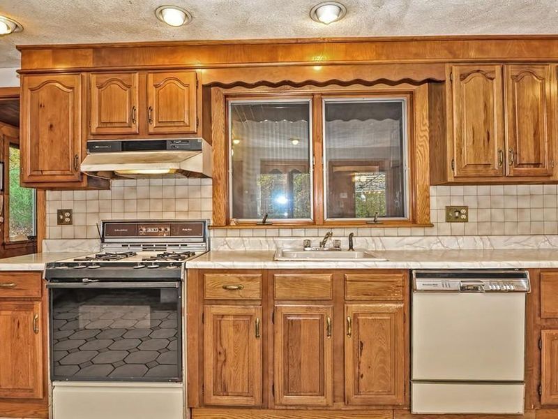 184 Lawrence Rd, Medford, MA 02155 ListReports