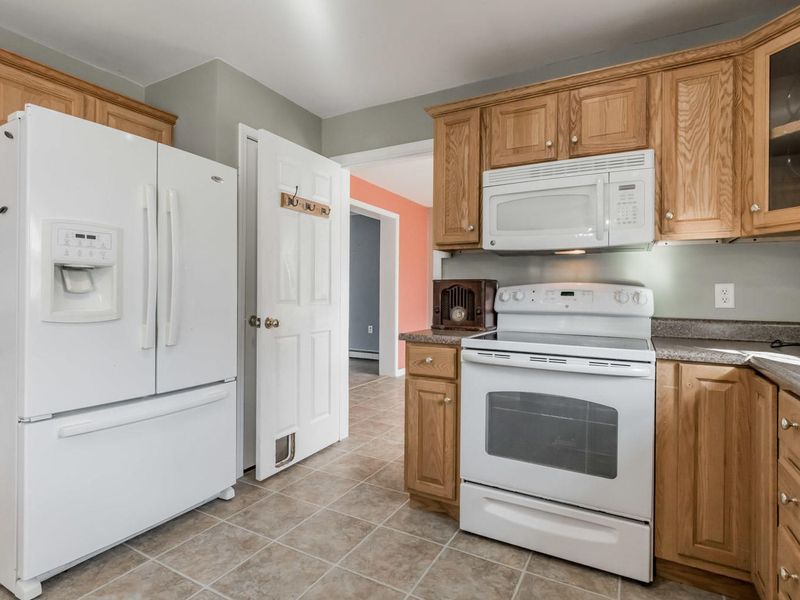 17 Dutton Hill Hill, Gray, ME 04039 ListReports