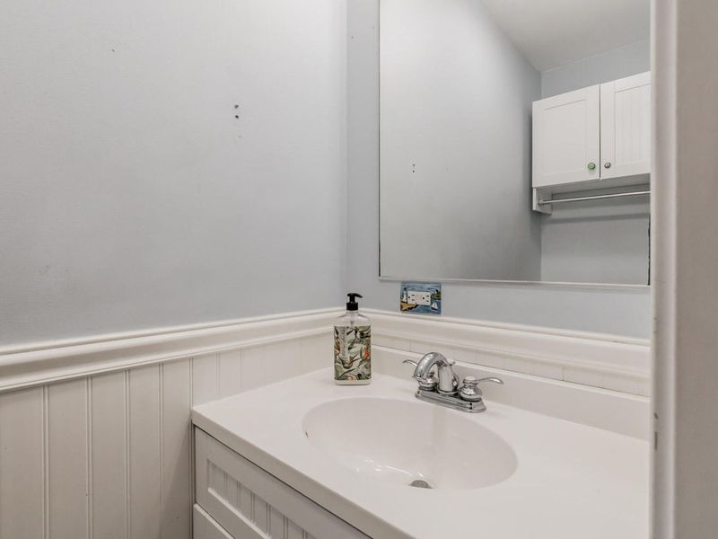 17 Dutton Hill Hill, Gray, ME 04039 ListReports