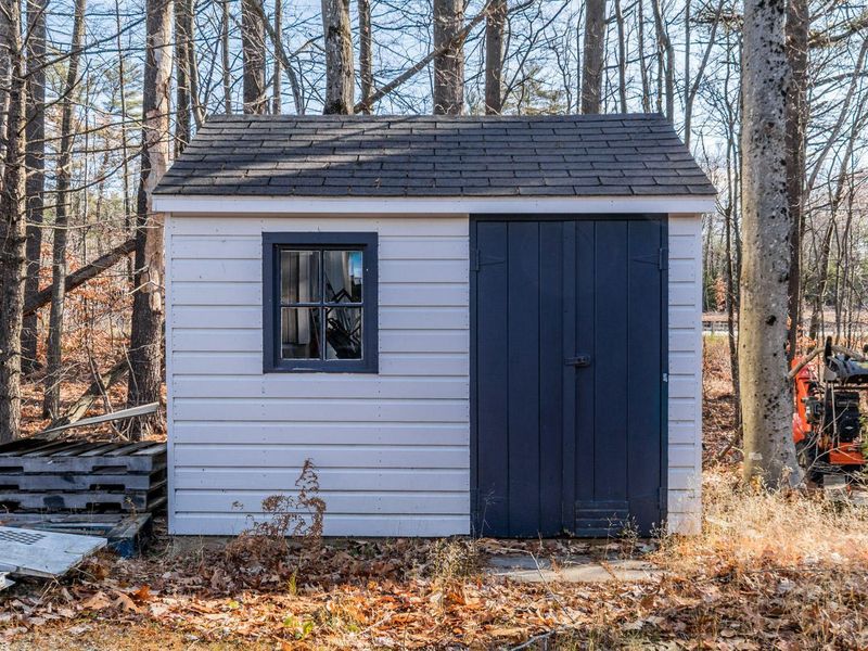 17 Dutton Hill Hill, Gray, ME 04039 ListReports