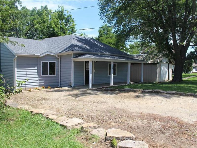 108 Washington St, Oskaloosa, KS 66066 ListReports
