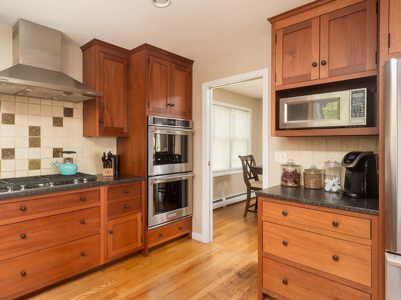 10 Landing Way, Dover, NH 03820 ListReports