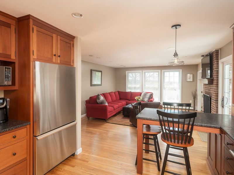 10 Landing Way, Dover, NH 03820 ListReports