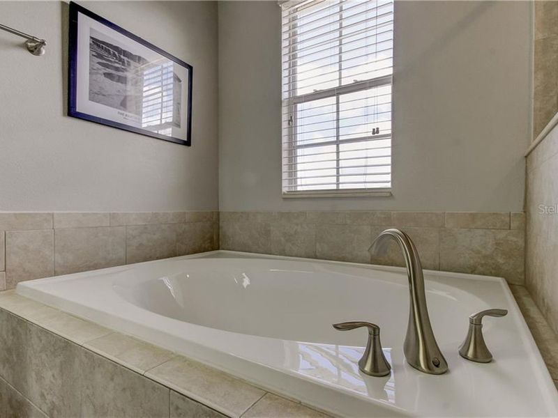 11829 Valhalla Woods Drive, Riverview, FL, 33579 ListReports