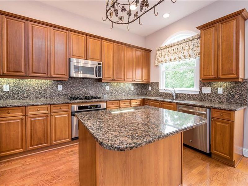 198 McLaren Gates Drive, Marietta, GA 30060 ListReports
